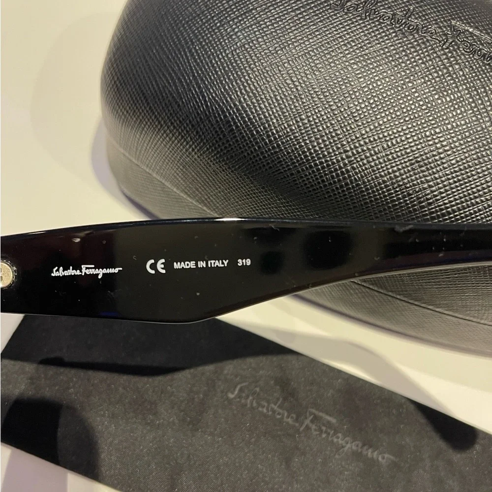 Salvatore Ferragamo, authentic black cat-eye sunglasses - Picture 4 of 7